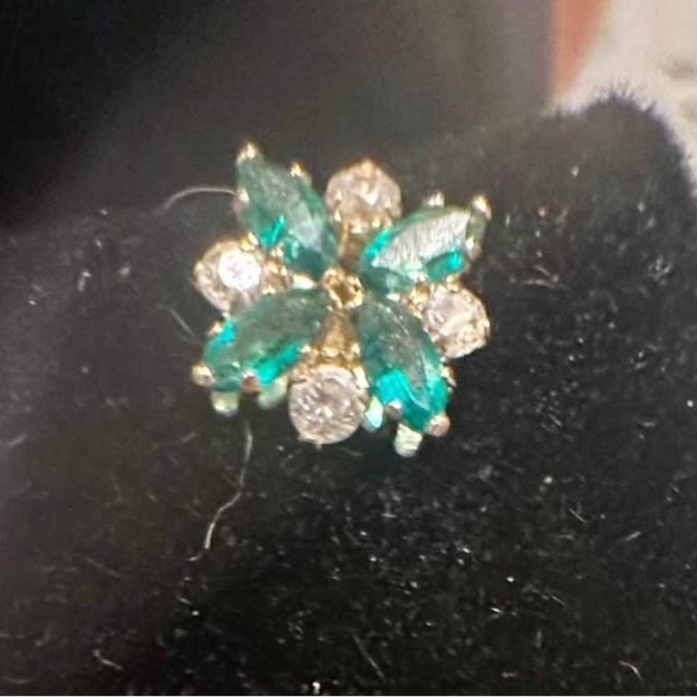 New in box 10K Solid Real Gold green emerald crystal diamond earrings studs